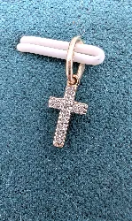 pendentif croix serti de petits diamants or 585 millième (14 ct) 0,30g