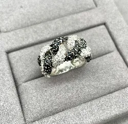 bague argent anneau tressée et pavé d'oxydes noirs et blancs  argent 925 millième (22 ct) 8,36g