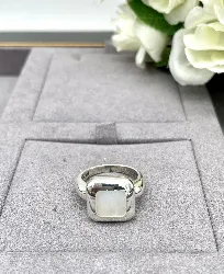 bague ornée d'un carré de nacre argent 925 millième (22 ct) 4,82g