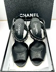 chanel sandales à talons 11cm à brides ornée d'une chaine en métal argenté logotée