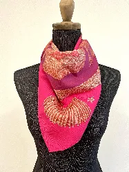 foulard/carré hermès 90 poste et cavallerie fond rose et fuschia