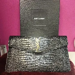 saint laurent uptown pochette en cuir embossé crocodile