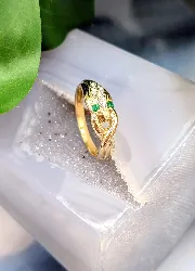 bague serpent en or sertie de diamants et émeraudes or 750 millième (18 ct) 2,61g