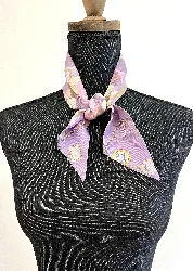 foulard twilly coach violet imprimé signature en soie