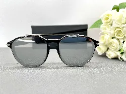 lunette de soleil dior blacksuit ri 29a4 verres gris et monture en acétate noir forme pantos