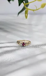 bague centrée d'un rubis ovale or 750 millième (18 ct) 1,38g