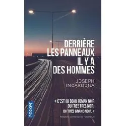 livre derrière les panneaux, il y a des hommes