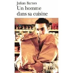 livre un homme dans sa cuisine