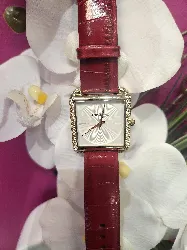 montre michael kors carré doré avec bracelet rouge