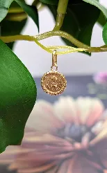 pendentif or plus qu'hier moins que demain or 750 millième (18 ct) 1,04g